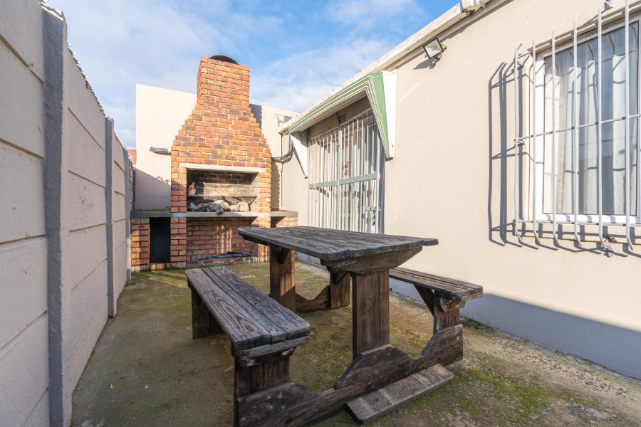 3 Bedroom Property for Sale in Bothasig Western Cape
